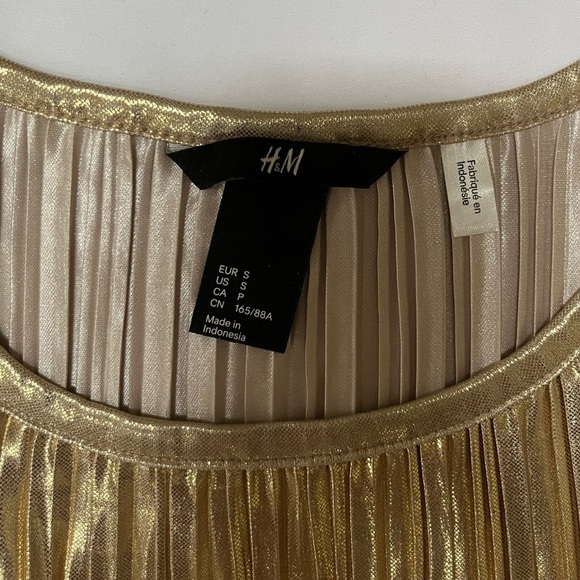 H&M gold pleated tank top - size small - Picture 4 of 4